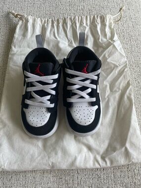 Jordan 1 Low ALT SE Sneakers